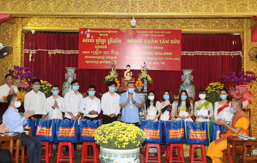Lãnh đạo Đảng, Nhà nước chúc Tết nhân dân, đồng bào các tỉnh, thành