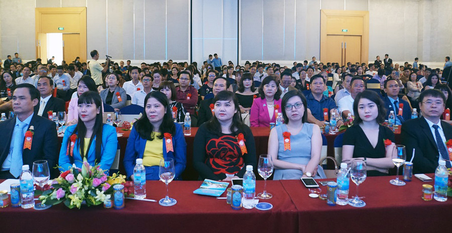 Quang cảnh Hội nghị khách hàng tôn vinh các nhà phân phối, đại lý tiêu biểu, hệ thống cửa hàng liên kết khu vực miền Nam của Công ty Yến sào Khánh Hòa Quang cảnh Hội nghị khách hàng tôn vinh các nhà phân phối, đại lý tiêu biểu, hệ thống cửa hàng liên kết khu vực miền Nam của Công ty Yến sào Khánh Hòa
