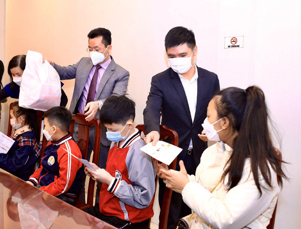 Ông Đỗ Vinh Quang "T&T Group mong muốn món quà tuy nhỏ nhưng sẽ mang lại giá trị tinh thần lớn cho trẻ em"