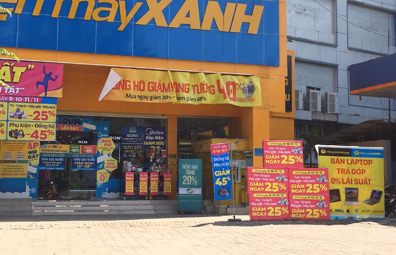 Các siêu thị điện máy cũng giảm giá mạnh dịp này