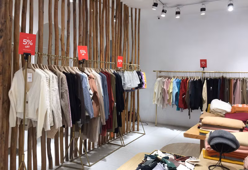 Một số thương hiệu thời trang lớn thì mới giảm giá "nhỏ giọt" ở mức 5%