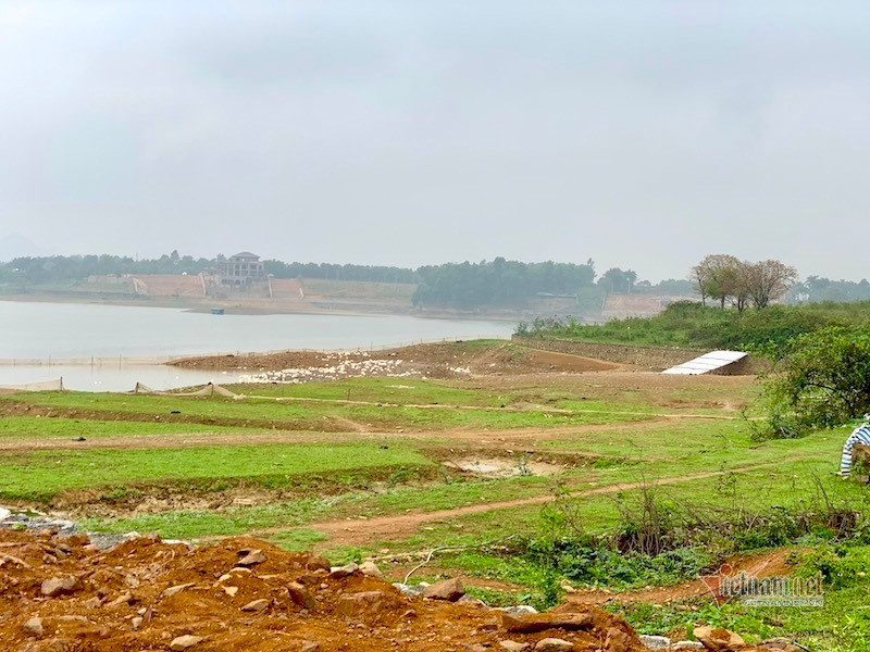 Giá đất sôi sục khắp nơi, loạt địa phương mạnh tay ‘cắt cơn’ sốt ảo