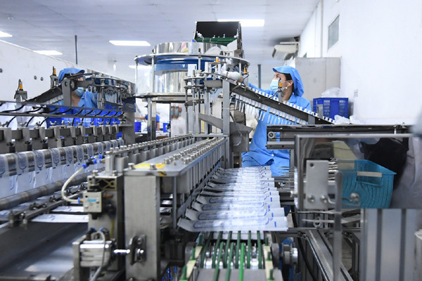 Sản phẩm bơm kim tiêm mà T&T Group tài trợ có quy trình sản xuất nghiêm ngặt, được Bộ Y tế cấp giấy chứng nhận chất lượng.