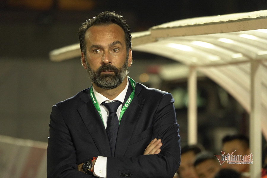 V-League "đánh bật" thầy ngoại: Tàn khốc hay thiếu chuyên nghiệp ảnh 1