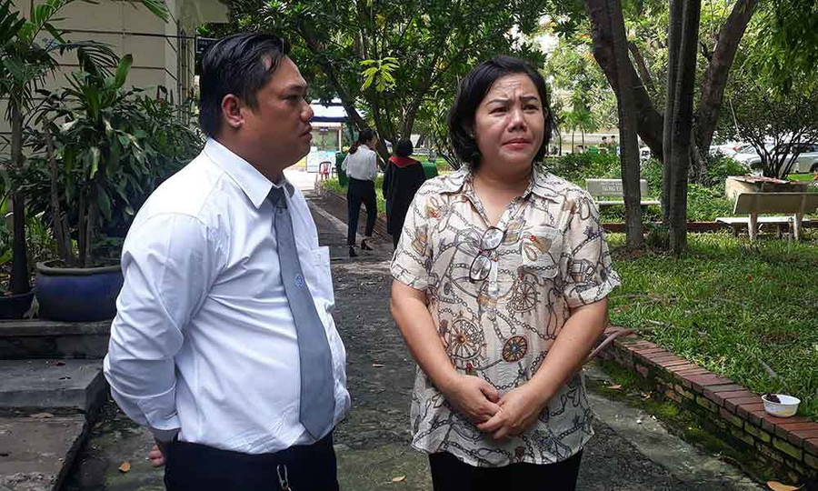 Bà Trần Thị Minh Trang và luật sư