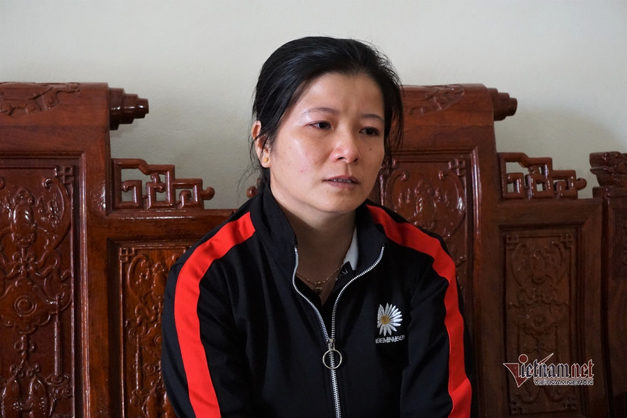 Chị Nguyễn Thị Như kể lại thời điểm người chồng gặp nạn - Ảnh: N.Liên.