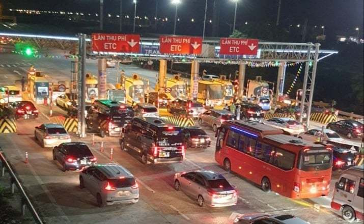 Nghỉ lễ 30/4 cao tốc Pháp Vân ùn tắc từ tối đến sáng.