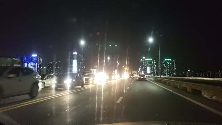 12h cao tốc Pháp vân vẫn rất đông phương tiện.