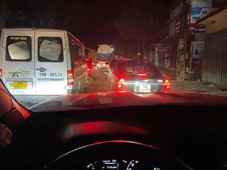 Nghỉ lễ 30/4, giao thông ùn tắc từ cửa ngõ Thủ đô đến tận Ninh Bình ảnh 1