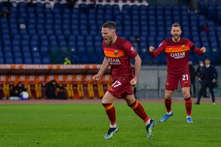 Thắng nghẹt thở Roma, Milan cho Juventus 