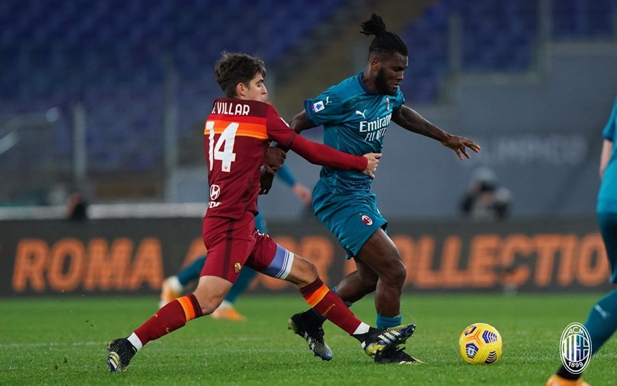 Thắng nghẹt thở Roma, Milan cho Juventus 