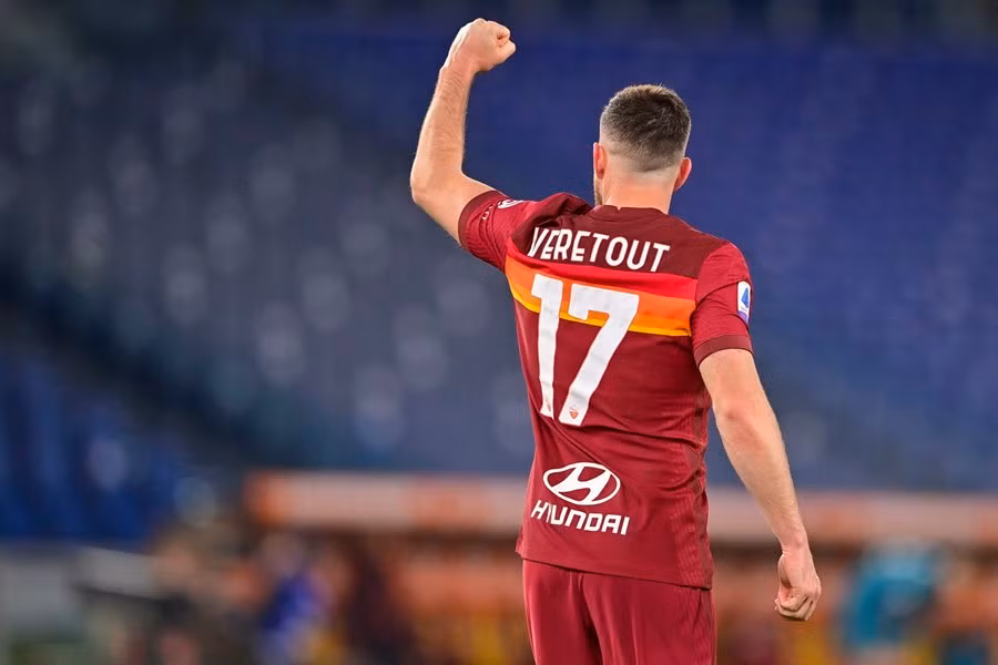 Thắng nghẹt thở Roma, Milan cho Juventus 