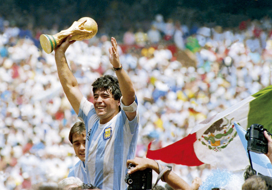 Diego Maradona cùng Argentina vô địch World Cup năm 1986 Diego Maradona cùng Argentina vô địch World Cup năm 1986