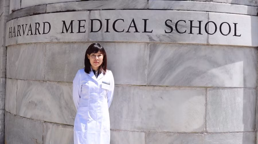 Bác sĩ Lã Hà – người mẹ có 2 con gái học tại Harvard (Mỹ).