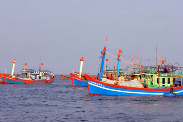 Kịch liệt phản đối lệnh cấm đánh bắt cá trên Biển Đông của Trung Quốc