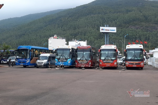 Vắng vẻ khách đi lại Vắng vẻ khách đi lại