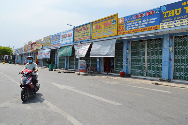 Hàng loạt ki ốt bán vé xe liên tỉnh tiếp tục đóng cửa tại bến Quảng Ngãi Hàng loạt ki ốt bán vé xe liên tỉnh tiếp tục đóng cửa tại bến Quảng Ngãi