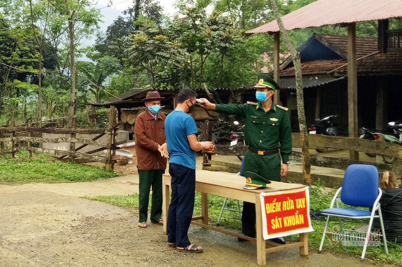Chốt kiểm soát ở xã Bát Mọt, huyện Thường Xuân Chốt kiểm soát ở xã Bát Mọt, huyện Thường Xuân