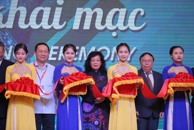 Quang cảnh lễ khai mạc