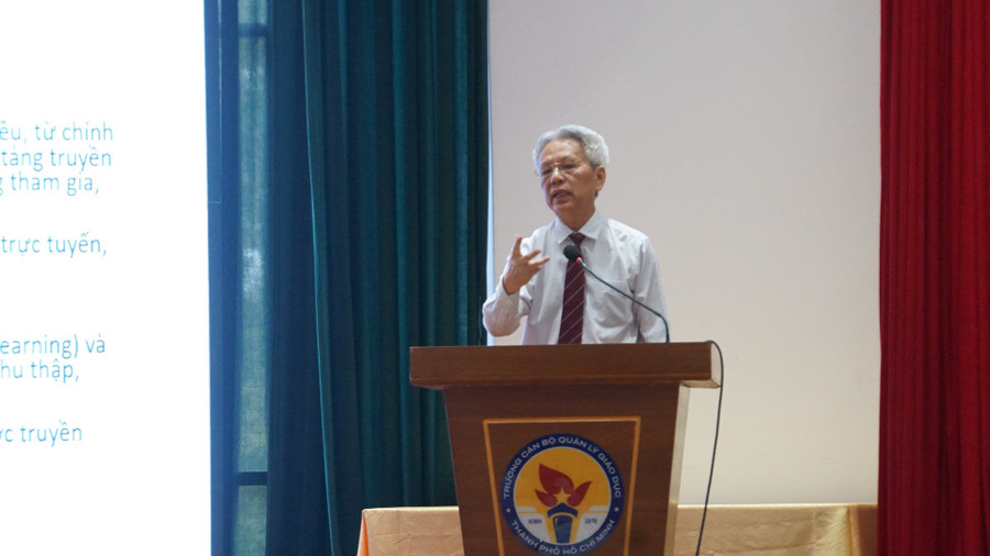 TS Nguyễn Sĩ Dũng, Nguyên Phó Chủ nhiệm Văn phòng Quốc hội trình bày Chuyên đề về truyền thông chính sách: kiến thức và kỹ năng. (Ảnh: Cẩm Anh) TS Nguyễn Sĩ Dũng, Nguyên Phó Chủ nhiệm Văn phòng Quốc hội trình bày Chuyên đề về truyền thông chính sách: kiến thức và kỹ năng. (Ảnh: Cẩm Anh)