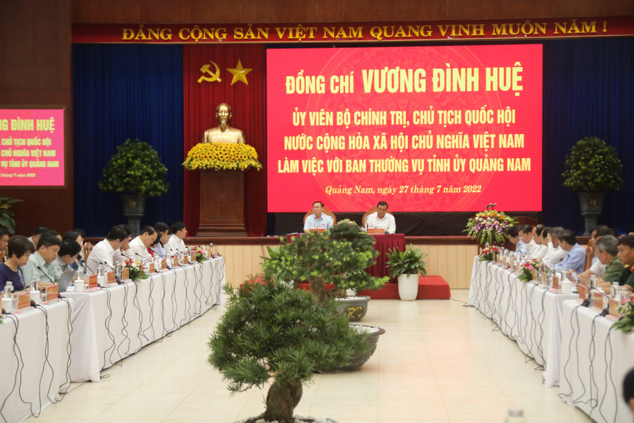 Chủ tịch Quốc hội Vương Đình Huệ làm việc với tỉnh ủy Quảng Nam vào ngày 27/7. Chủ tịch Quốc hội Vương Đình Huệ làm việc với tỉnh ủy Quảng Nam vào ngày 27/7.