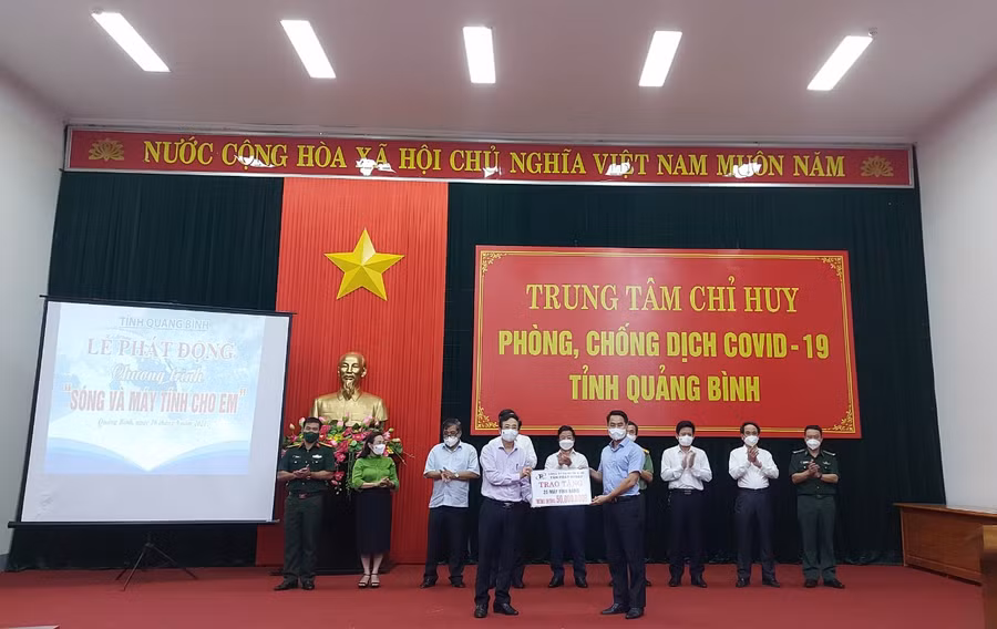 Các đơn vị hưởng ứng ủng hộ chương trình "Sóng và máy tính cho em" với 1.450 máy tính tương đương 3,02 tỉ đồng.