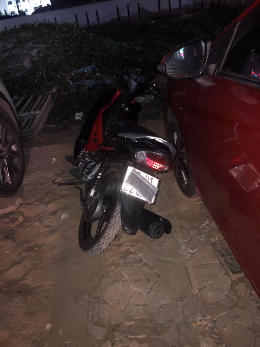 Xe máy được che biển số, dùng để đi giải quyết mâu thuẫn. Ảnh: Công an.