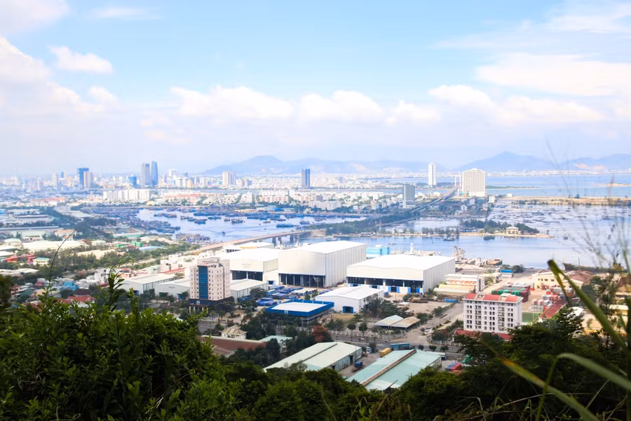 TP Đà Nẵng nhìn từ bán đảo Sơn Trà.