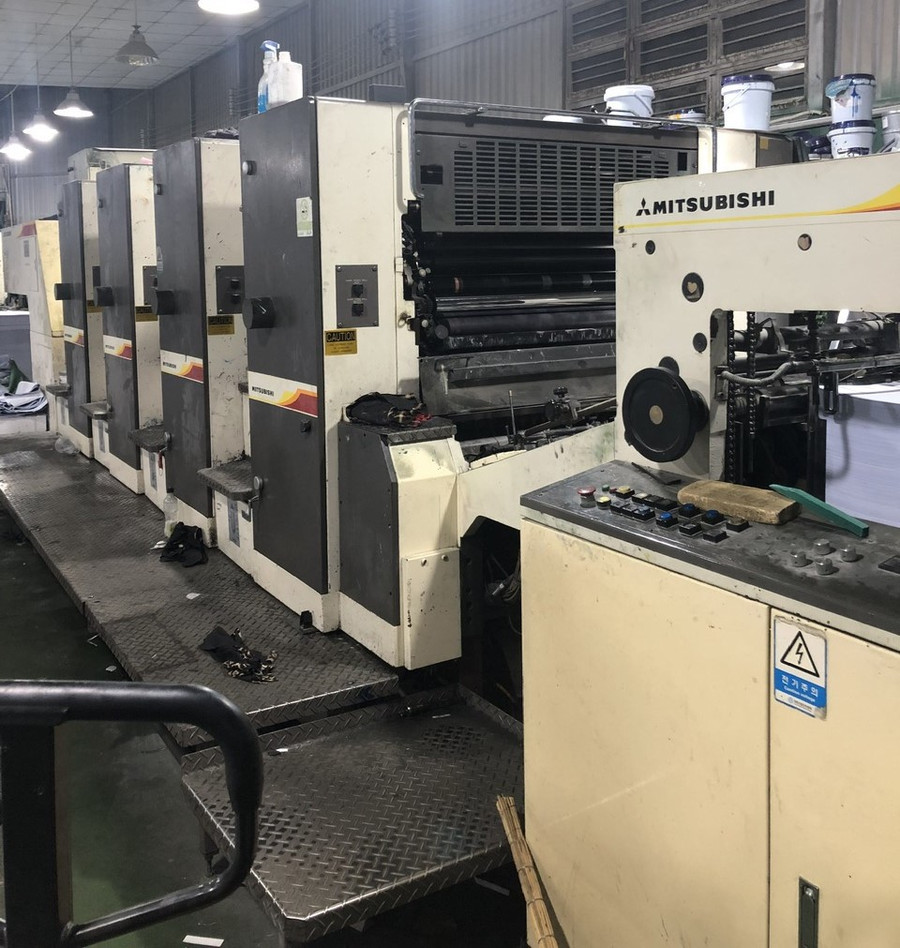 Máy móc phục vụ cho việc làm giả SGK. Máy móc phục vụ cho việc làm giả SGK.