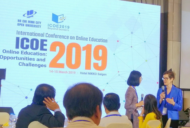 Các diễn giả đang thảo luận tại hội thảo Các diễn giả đang thảo luận tại hội thảo