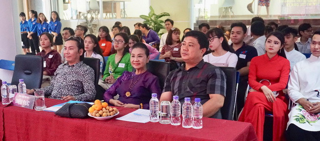 Ban giám khảo cuộc thi. Ban giám khảo cuộc thi.