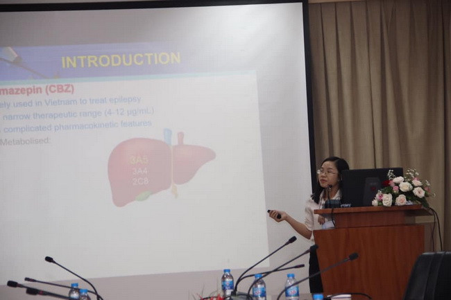 Báo cáo viên trình bày tham luận báo cáo tiếng Anh trước hội đồng khoa học Báo cáo viên trình bày tham luận báo cáo tiếng Anh trước hội đồng khoa học