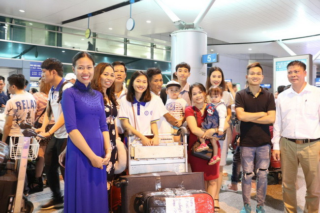 Đại diện Viện IBA cùng gia đình học viên Yến Nhi (Đồng Nai) ra sân bay tiễn em lên đường bay sang CHLB Đức du học ngành Điều dưỡng.