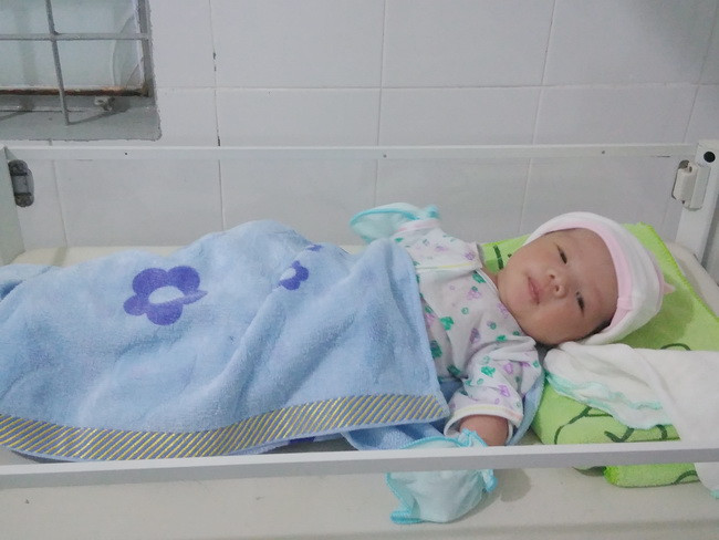 Sau 10 ngày được cứu và điều trị tại Trung tâm Y tế huyện Tân Biên, hiện tại sức khỏe bé gái sơ sinh đã ổn định. Sau 10 ngày được cứu và điều trị tại Trung tâm Y tế huyện Tân Biên, hiện tại sức khỏe bé gái sơ sinh đã ổn định.