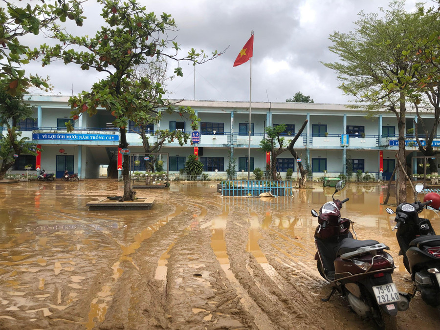 Khuôn viên Trường Tiểu học Hồng Quang. Khuôn viên Trường Tiểu học Hồng Quang.