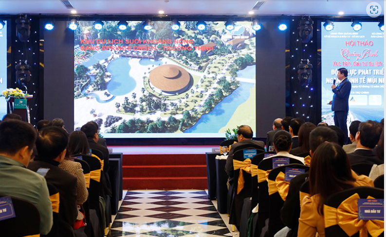 Ông Đặng Đông Hà, Phó Giám đốc Sở Du lịch giới thiệu tiềm năng, lợi thế phát triển du lịch tỉnh. Ông Đặng Đông Hà, Phó Giám đốc Sở Du lịch giới thiệu tiềm năng, lợi thế phát triển du lịch tỉnh.