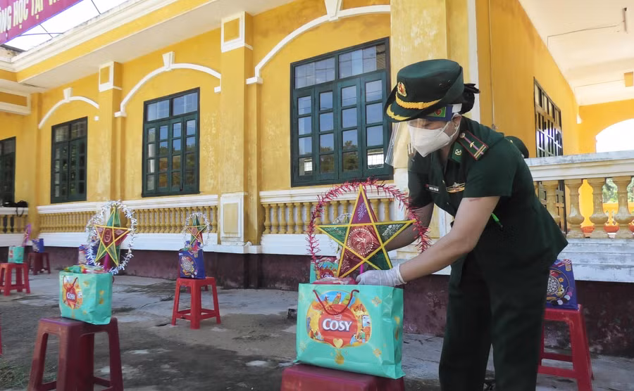 Bộ đội Biên phòng tỉnh chuẩn bị những suất quà chu đáo để dành tặng các cháu nhỏ.