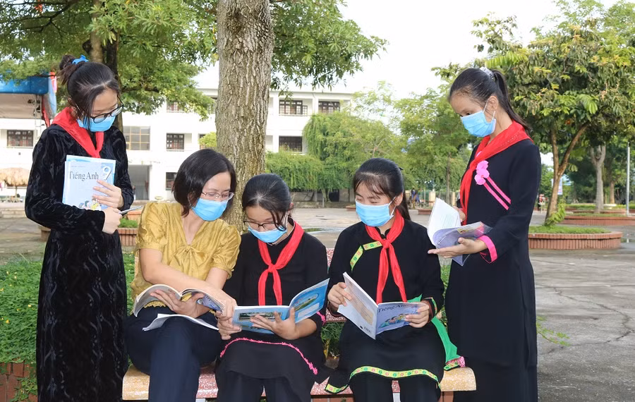 Một hoạt động trải nghiệm giao tiếp tiếng Anh của cô và trò Trường PT Dân tộc nội trú THCS Đại Từ (Thái Nguyên)