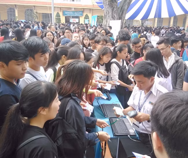 Các SV Chech in để tham gia các trò chơi tiếp theo.