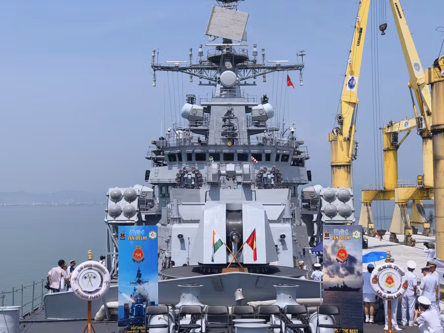 Tàu của Hải quân Ấn Độ cập cảng Tiên Sa (TP. Đà Nẵng). Ảnh: Hoàng Vinh. 