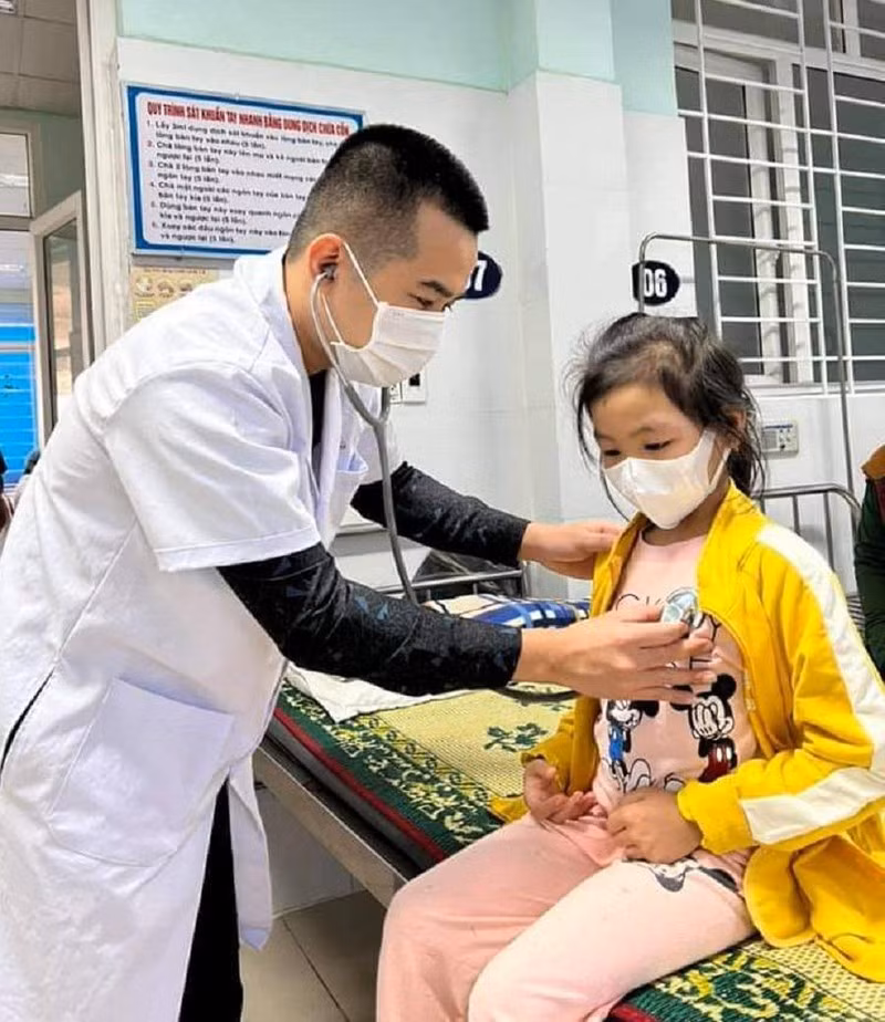 Bệnh nhân đã hết mẩn ngứa, huyết động ổn định, chỉ khó thở nhẹ; có thể ra viện sau 1-2 ngày tới.