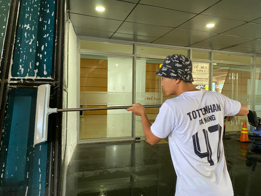 Công tác dọn dẹp vệ sinh được khẩn trương thực hiện. Công tác dọn dẹp vệ sinh được khẩn trương thực hiện.