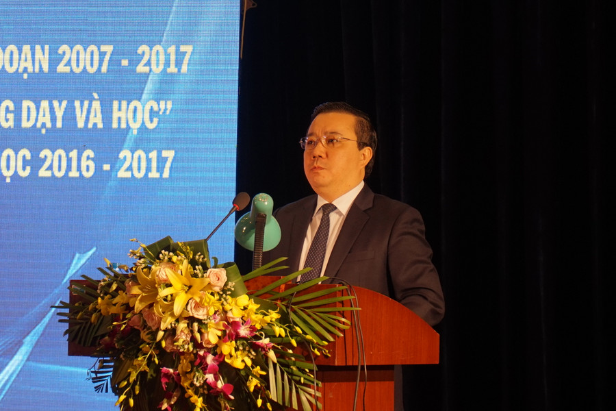 Ông Chử Xuân Dũng Giám đốc Sở GD&ĐT Hà Nội phát biểu tại Hội nghị