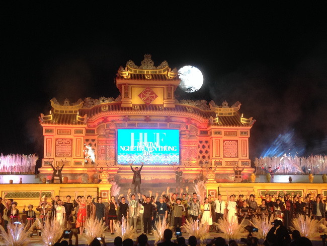 Festival nghề truyền thống lần thứ VIII với chủ đề “Tinh hoa nghề Việt”.