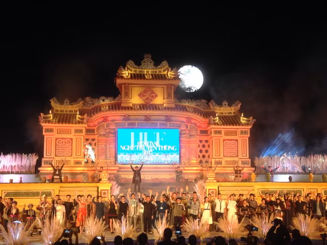 Festival nghề truyền thống lần thứ VIII với chủ đề “Tinh hoa nghề Việt”.