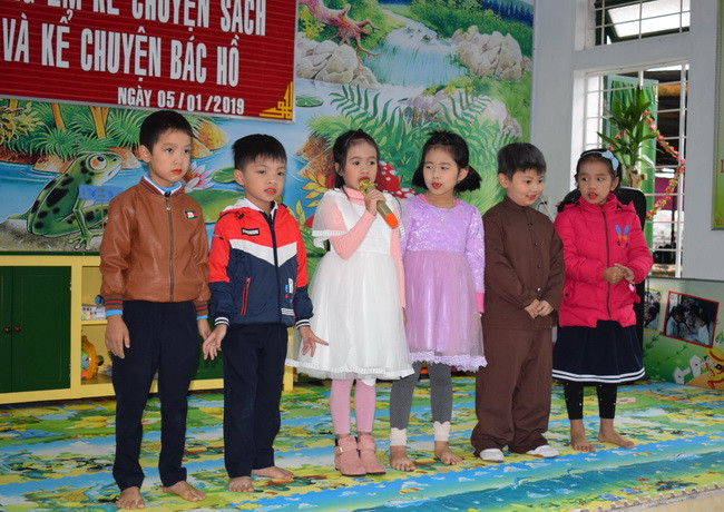 Hội thi có 15 thí sinh đại diện cho các học sinh 15 lớp của trường. tham gia tranh tài.