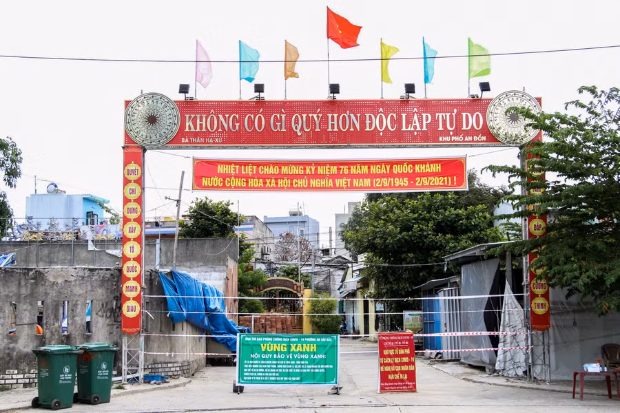 Trước diễn biến phức tạp của dịch Covid-19, Chủ tịch UBND TP. Đà Nẵng yêu cầu các sở, ban, ngành, đoàn thể và địa phương nêu cao tinh thần cảnh giác, không được lơ là chủ quan, phải kiên quyết thực hiện tốt một số biện pháp phòng, chống dịch.