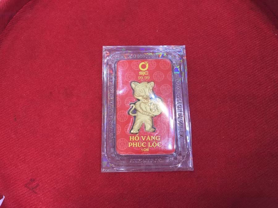 Vàng có hình linh vật năm Dần được khách hàng ưa chuộng.