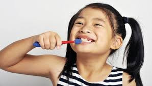 Đánh răng đề phòng bệnh sâu răng (Nguồn: Internet).
