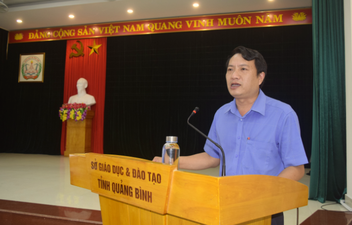 Ông Đinh Tuấn Anh, Trưởng phòng GD&ĐT huyện Minh Hoá phát biểu ý kiến tại hội nghị. Ông Đinh Tuấn Anh, Trưởng phòng GD&ĐT huyện Minh Hoá phát biểu ý kiến tại hội nghị.